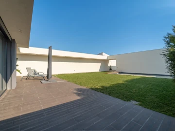 Moradia T4 para Venda em Gulpilhares e Valadares