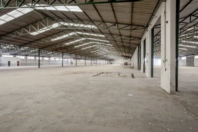 Armazém para Venda em Torres Novas (Santa Maria, Salvador e Santiago)