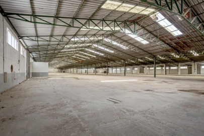 Armazém para Venda em Torres Novas (Santa Maria, Salvador e Santiago)