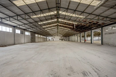 Armazém para Venda em Torres Novas (Santa Maria, Salvador e Santiago)