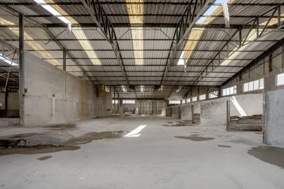 Armazém para Venda em Torres Novas (Santa Maria, Salvador e Santiago)