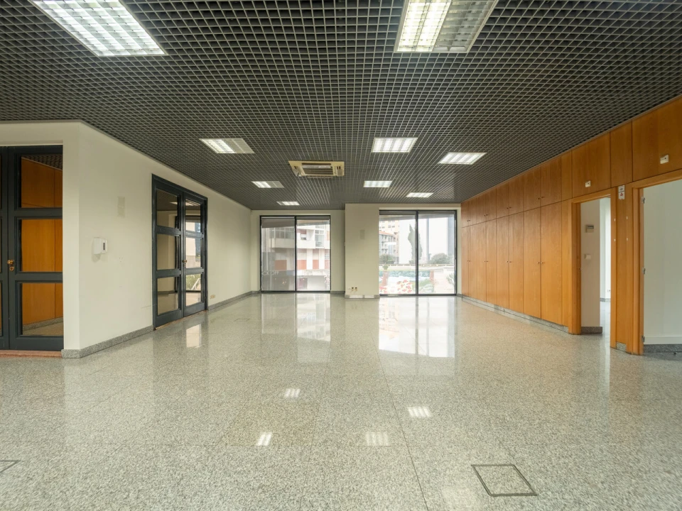 Escritório para Arrendamento em Lordelo do Ouro e Massarelos Foto 8