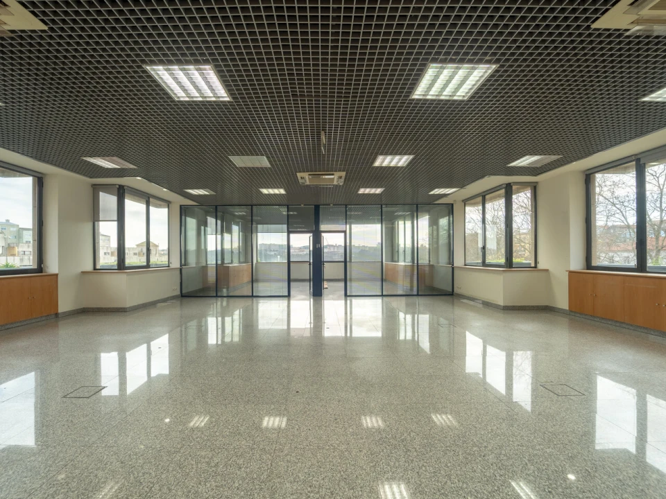 Escritório para Arrendamento em Lordelo do Ouro e Massarelos Foto 12