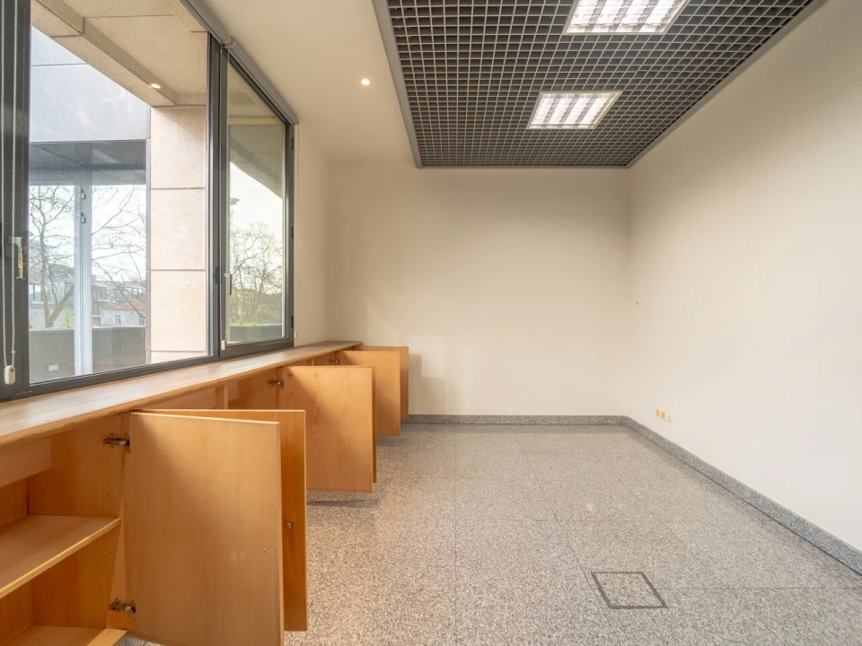 Escritório para Arrendamento em Lordelo do Ouro e Massarelos Foto 14