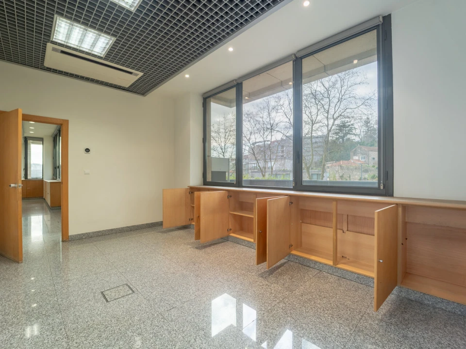 Escritório para Arrendamento em Lordelo do Ouro e Massarelos Foto 15