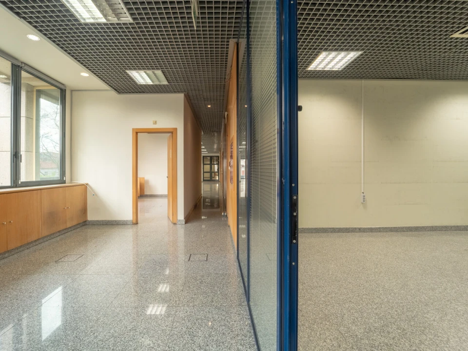 Escritório para Arrendamento em Lordelo do Ouro e Massarelos Foto 16