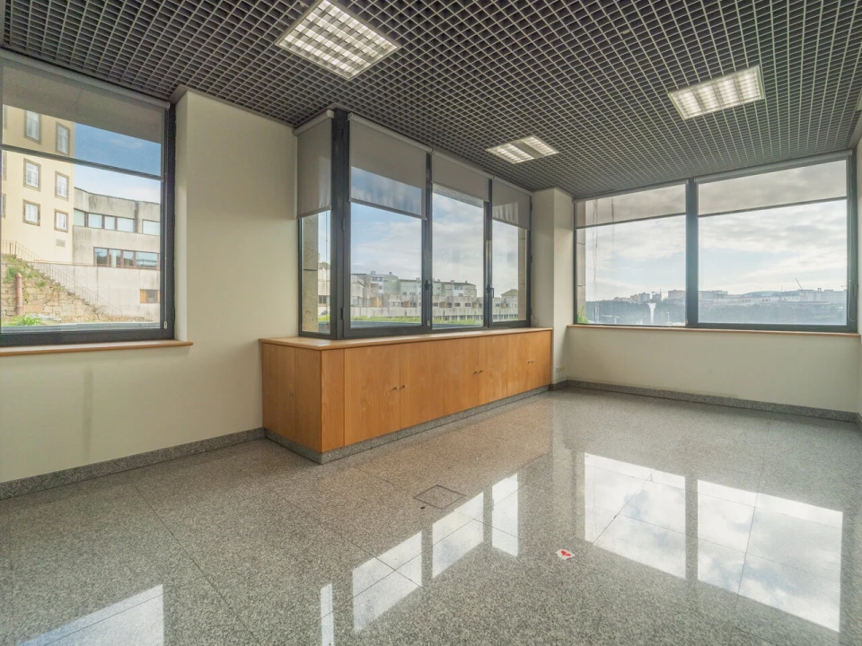 Escritório para Arrendamento em Lordelo do Ouro e Massarelos Foto 18