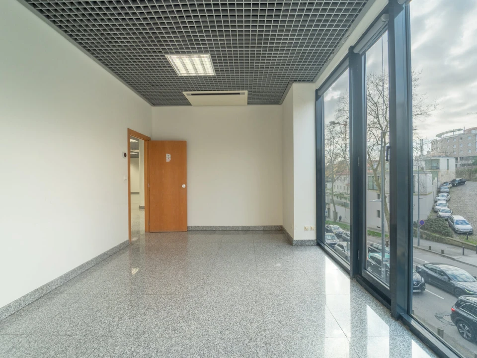 Escritório para Arrendamento em Lordelo do Ouro e Massarelos Foto 37