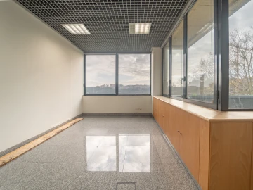 Escritório para Arrendamento em Lordelo do Ouro e Massarelos