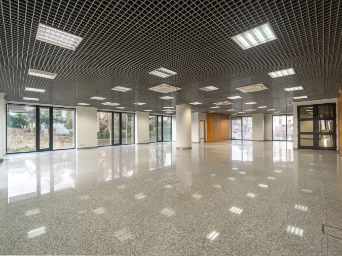 Escritório para Arrendamento em Lordelo do Ouro e Massarelos Foto 2