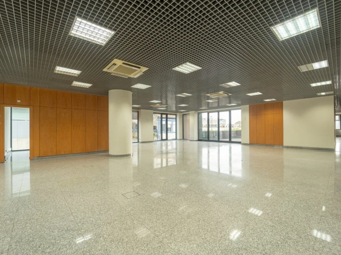 Escritório para Arrendamento em Lordelo do Ouro e Massarelos Foto 9