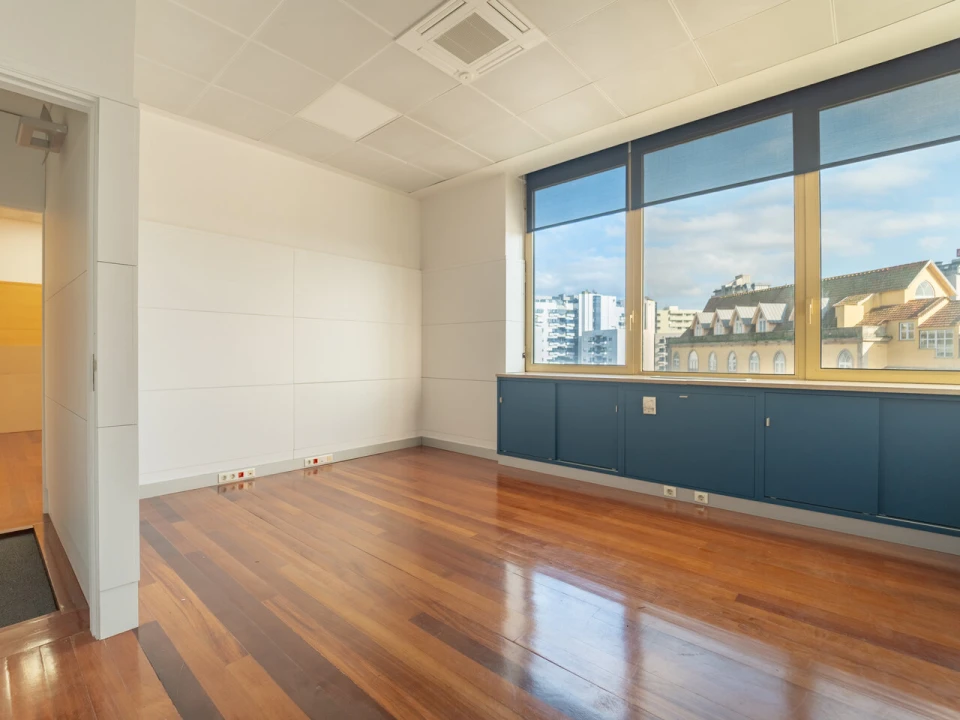 Escritório para Arrendamento em Lordelo do Ouro e Massarelos Foto 4