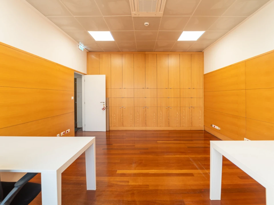 Escritório para Arrendamento em Lordelo do Ouro e Massarelos Foto 13