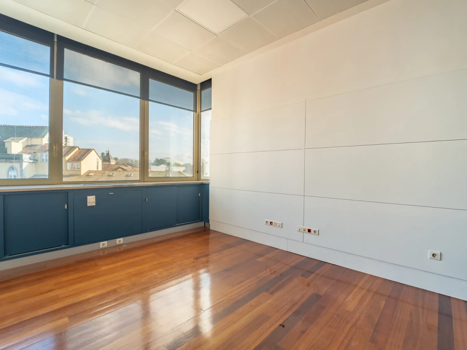 Escritório para Arrendamento em Lordelo do Ouro e Massarelos Foto 14