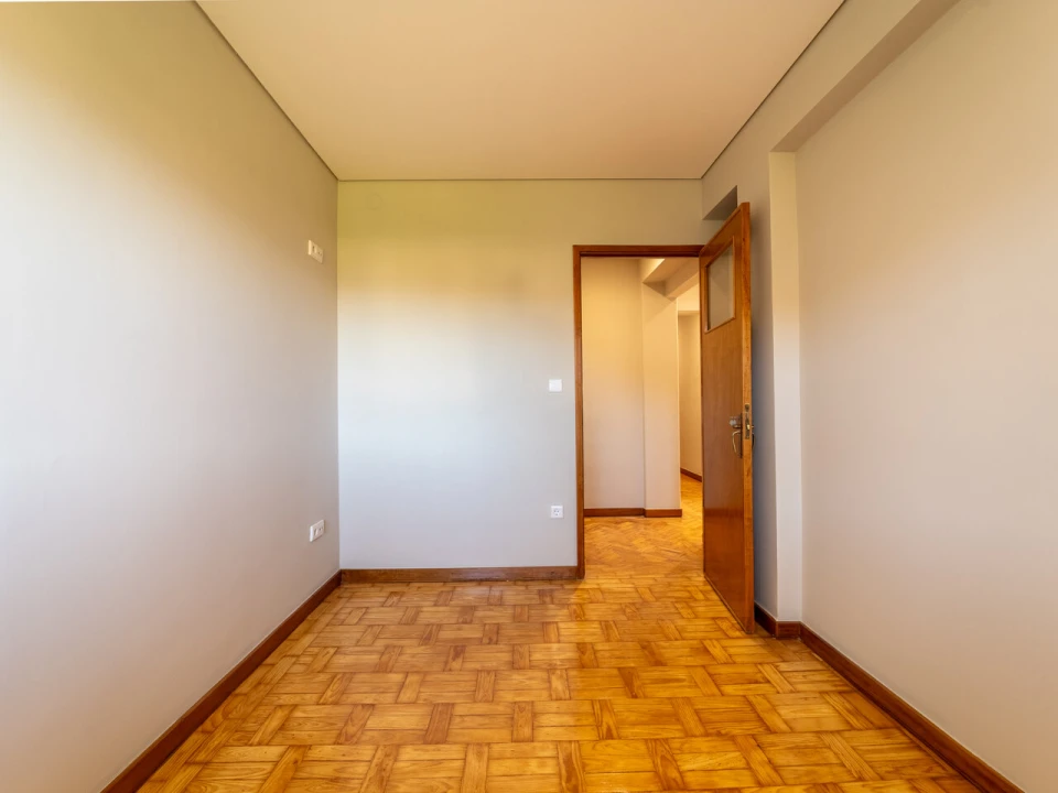 Apartamento T4 para Venda em Mafamude e Vilar do Paraíso Foto 8