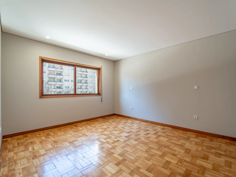 Apartamento T4 para Venda em Mafamude e Vilar do Paraíso Foto 34