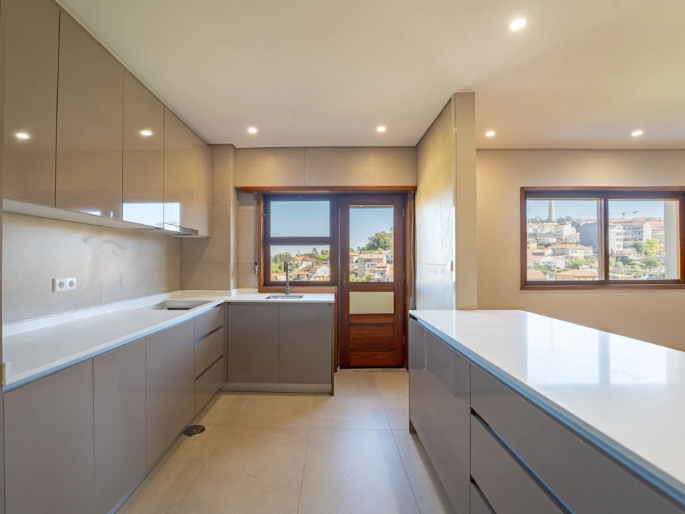 Apartamento T4 para Venda em Mafamude e Vilar do Paraíso Foto 2