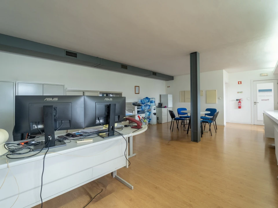 Escritório para Arrendamento em Cidade da Maia Foto 3