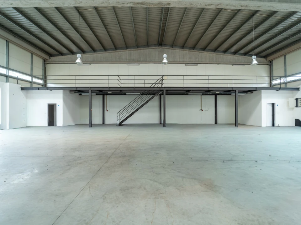 Armazém para Arrendamento em Cidade da Maia Foto 2