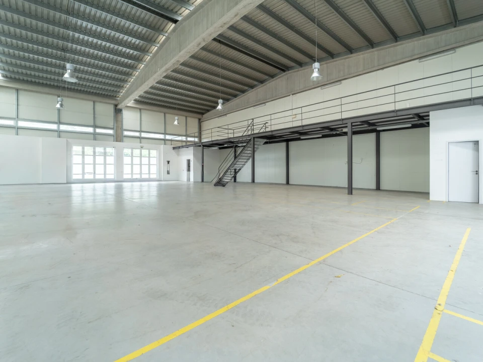 Armazém para Arrendamento em Cidade da Maia Foto 5