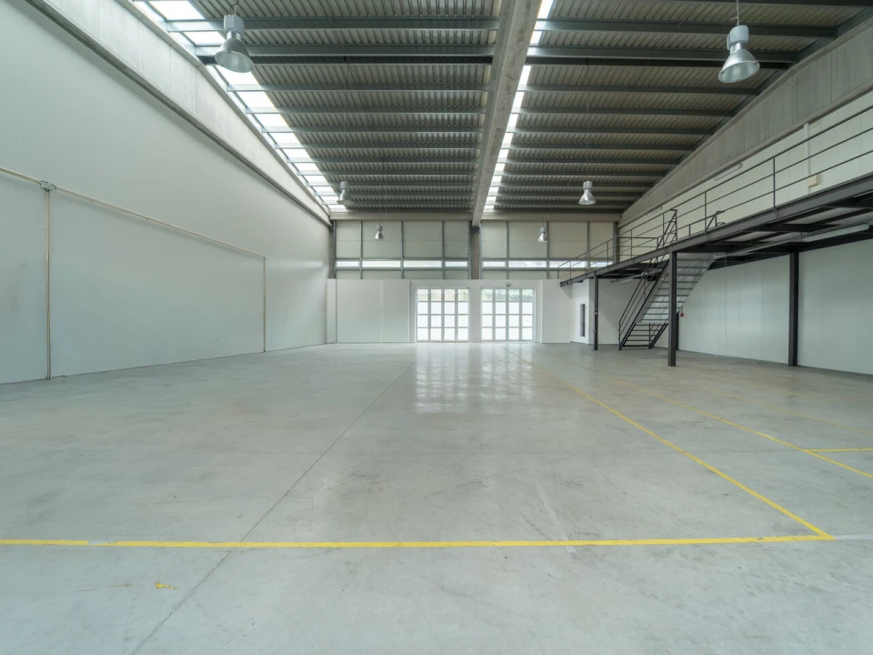 Armazém para Arrendamento em Cidade da Maia Foto 6