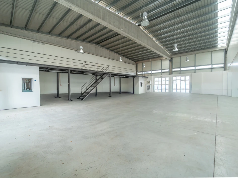 Armazém para Arrendamento em Cidade da Maia Foto 7