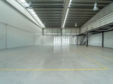 Armazém para Arrendamento em Cidade da Maia