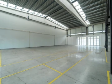 Armazém para Arrendamento em Cidade da Maia