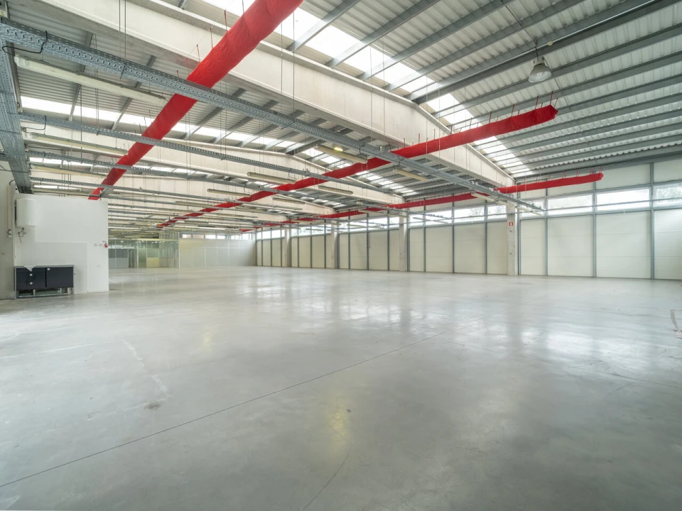 Armazém para Arrendamento em Cidade da Maia Foto 4