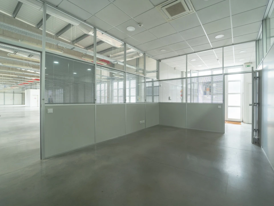 Armazém para Arrendamento em Cidade da Maia Foto 10