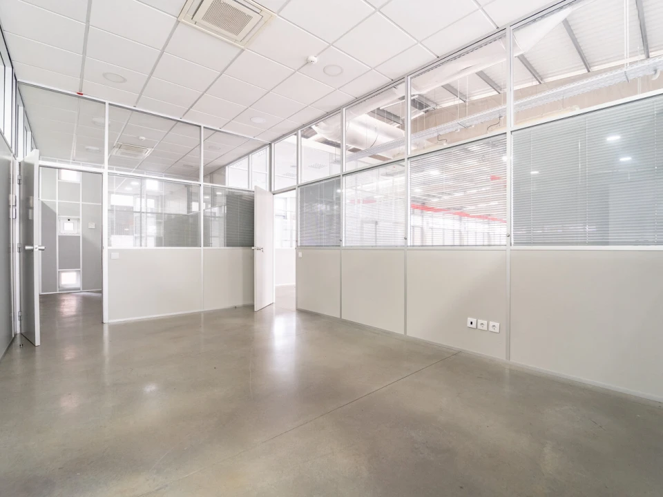 Armazém para Arrendamento em Cidade da Maia Foto 12