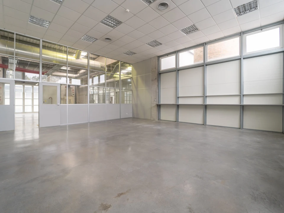 Armazém para Arrendamento em Cidade da Maia Foto 16