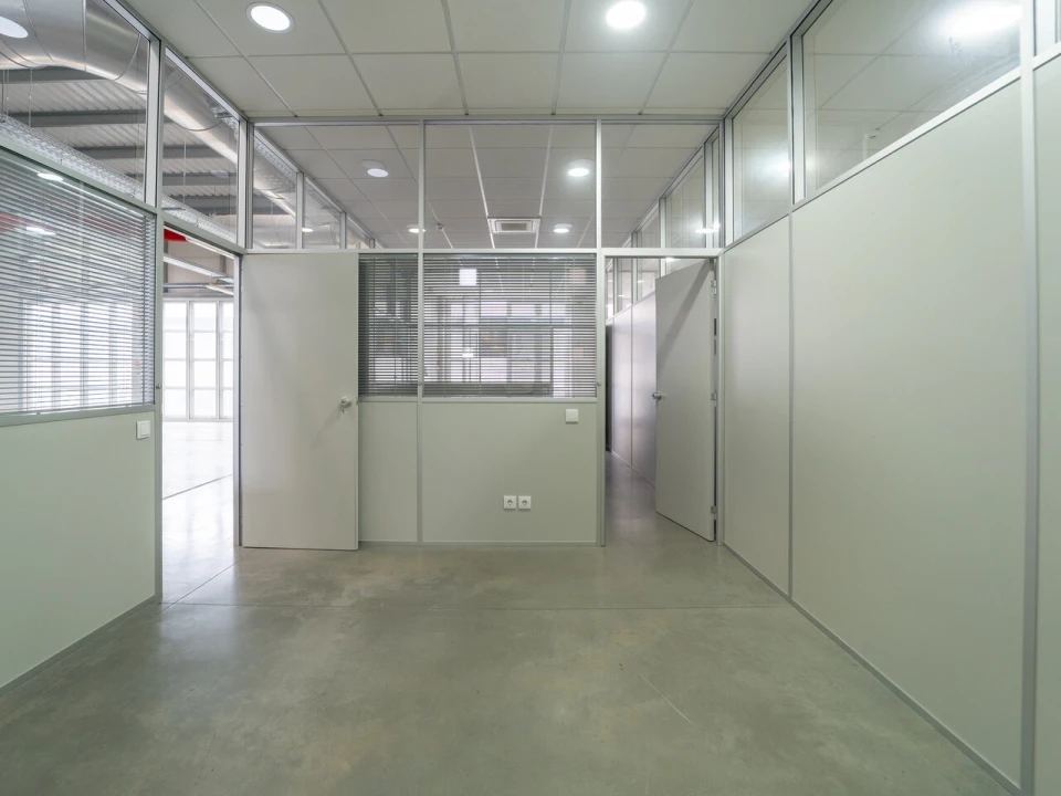 Armazém para Arrendamento em Cidade da Maia Foto 18