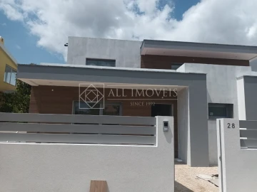 Moradia T4 para Venda em Azeitão (São Lourenço e São Simão)