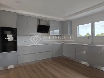 Moradia T4 para Venda em Azeitão (São Lourenço e São Simão)