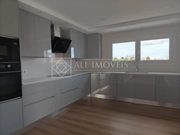 Moradia T4 para Venda em Azeitão (São Lourenço e São Simão)