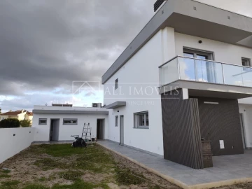 Moradia T4 para Venda em Azeitão (São Lourenço e São Simão)