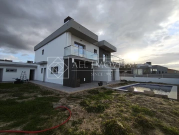 Moradia T4 para Venda em Azeitão (São Lourenço e São Simão)