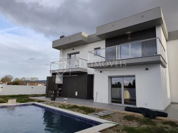 Moradia T4 para Venda em Azeitão (São Lourenço e São Simão)