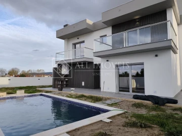 Moradia T4 para Venda em Azeitão (São Lourenço e São Simão)