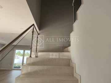 Moradia T4 para Venda em Azeitão (São Lourenço e São Simão)