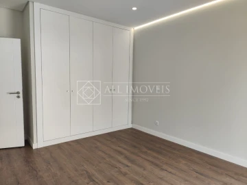 Moradia T5 para Venda em Azeitão (São Lourenço e São Simão)