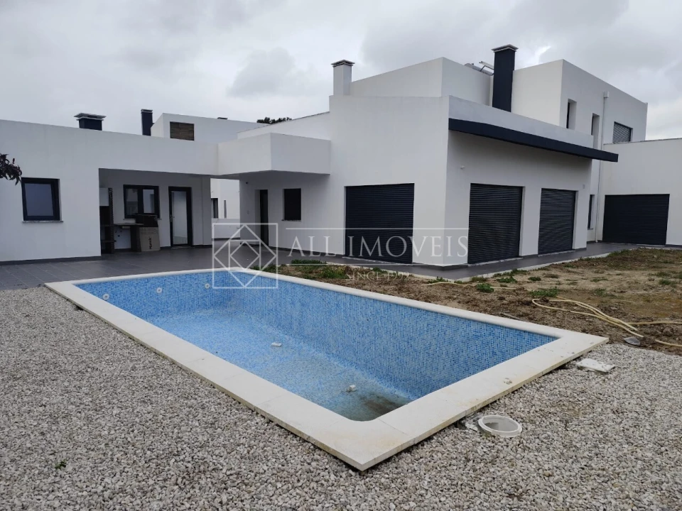 Moradia T5 para Venda em Azeitão (São Lourenço e São Simão) Foto 1