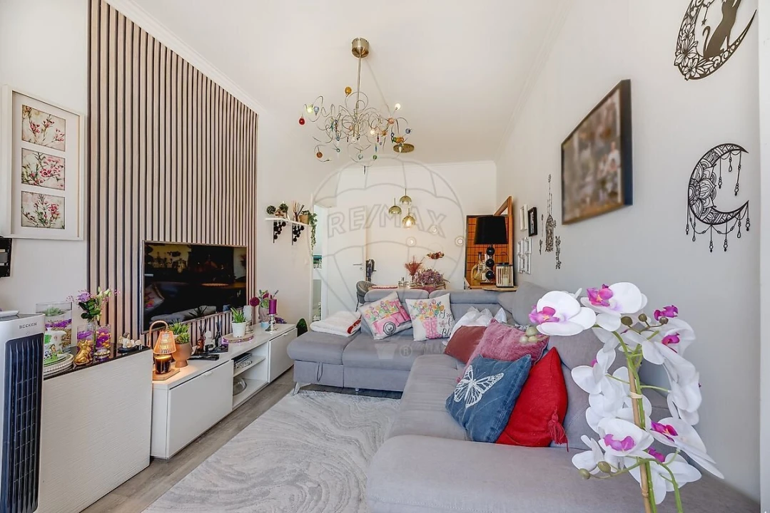 Apartamento T2 para Venda em Santo António dos Cavaleiros e Frielas Foto 1