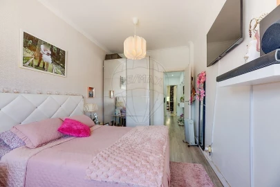 Apartamento T2 para Venda em Santo António dos Cavaleiros e Frielas