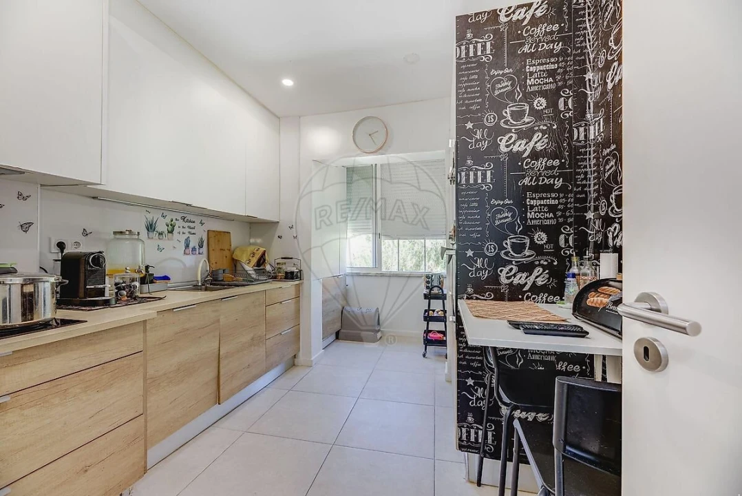 Apartamento T2 para Venda em Santo António dos Cavaleiros e Frielas Foto 8