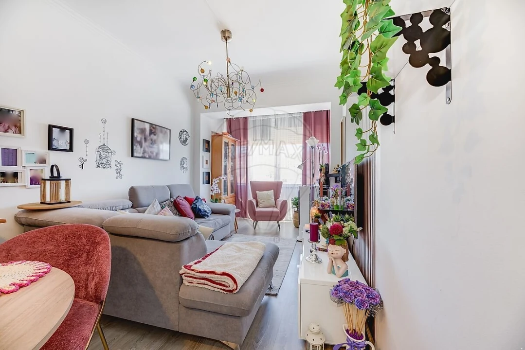 Apartamento T2 para Venda em Santo António dos Cavaleiros e Frielas Foto 3