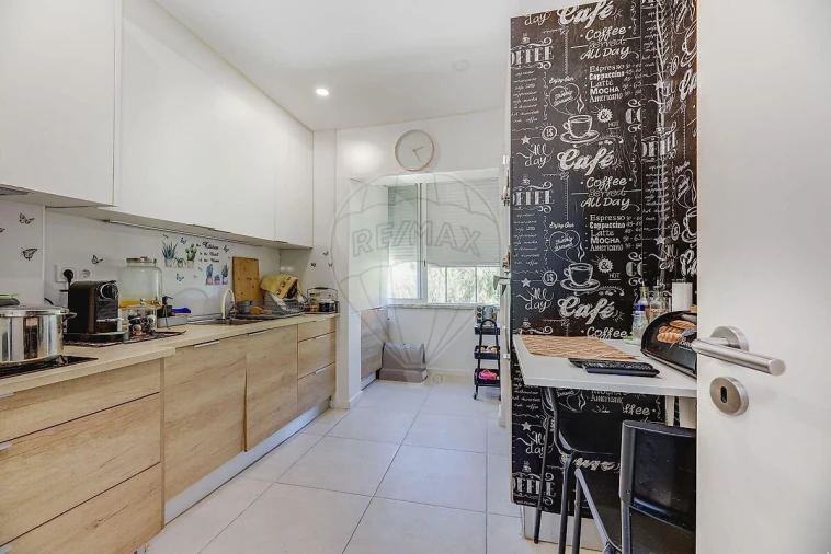 Apartamento T2 para Venda em Santo António dos Cavaleiros e Frielas Foto 8