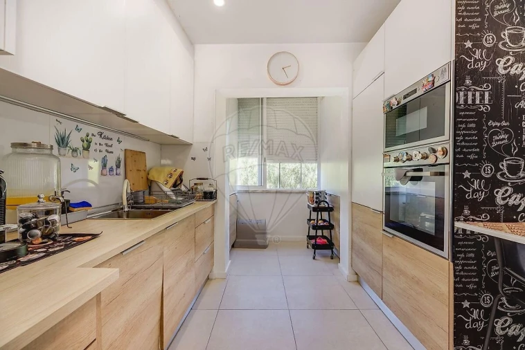 Apartamento T2 para Venda em Santo António dos Cavaleiros e Frielas Foto 7