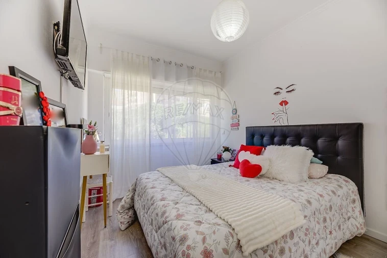 Apartamento T2 para Venda em Santo António dos Cavaleiros e Frielas Foto 11